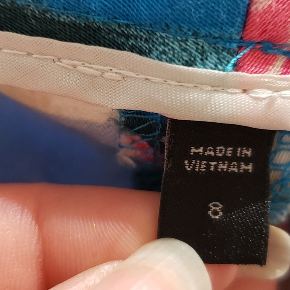 Express Vibrant Floral Women's Shorts - Picture 4 of 6